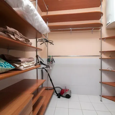 Spacious Vip Апартаменти