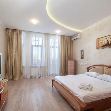 Spacious Vip Апартаменти *